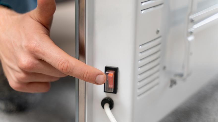 Los electrodomésticos que debes desconectar si marchas de vacaciones, según la OCU