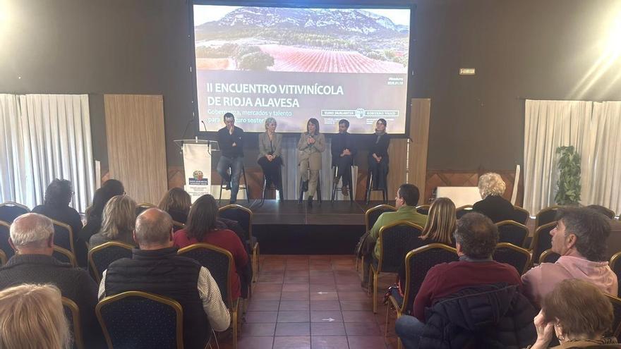 El Gobierno Vasco apuesta por reforzar la unidad del sector vitivinícola de Rioja Alavesa