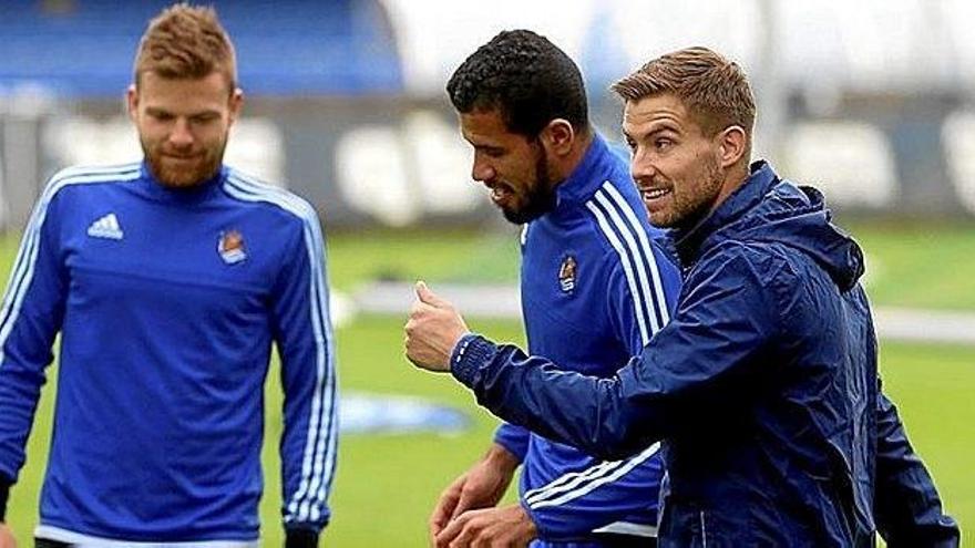Iñigo, en la sesión de ayer junto a Illarra y Jonathas.