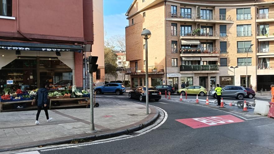 Hernani modifica tres cruces para que los buses articulados lleguen a Astigarraga