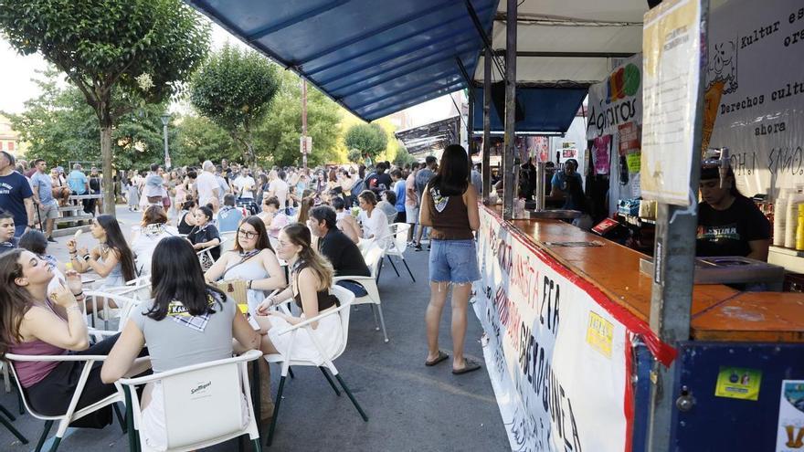 Denuncian insultos racistas en una txosna de Barakaldo