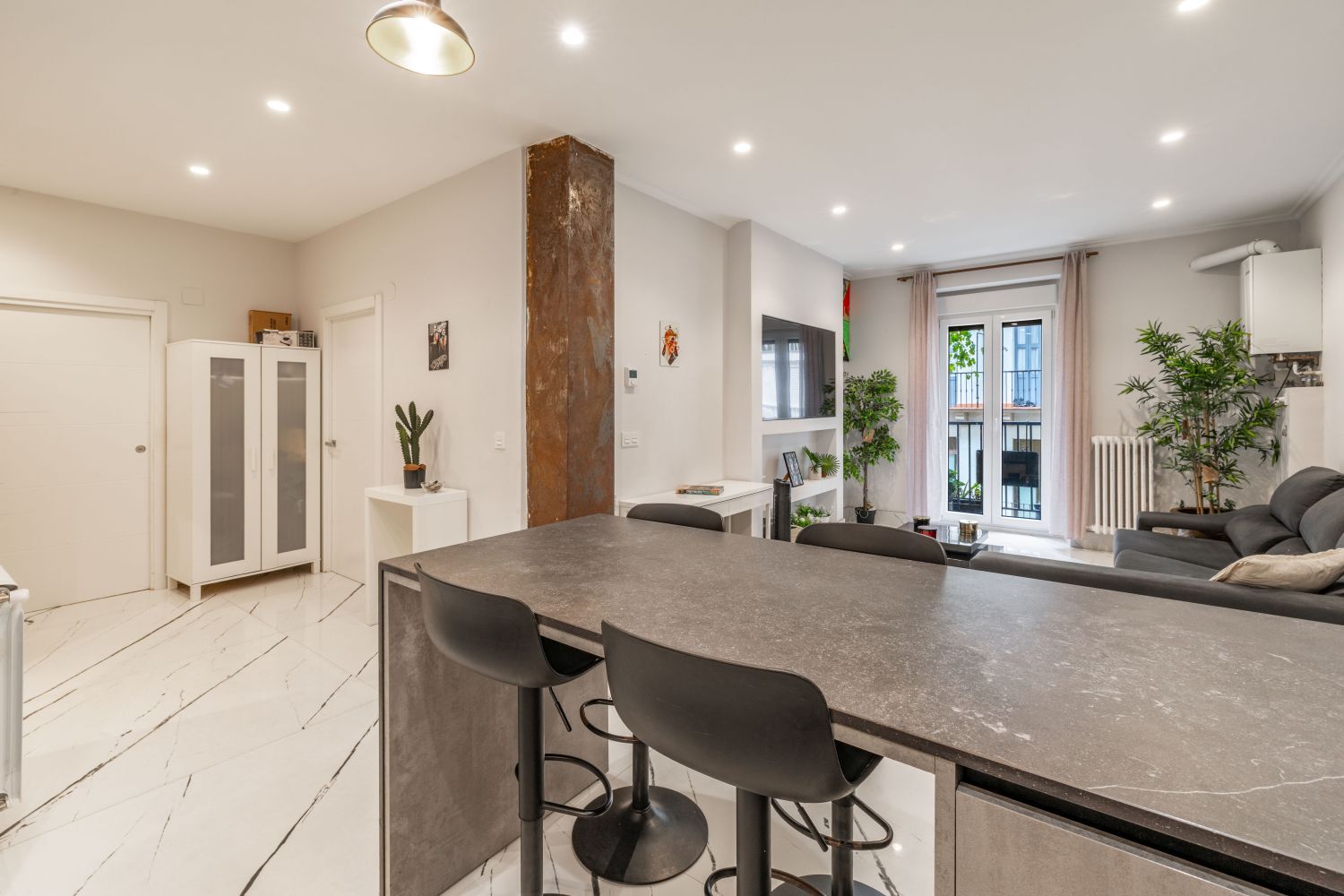 Vivienda en venta situada en pleno centro de Donostia. Recientemente reformada.