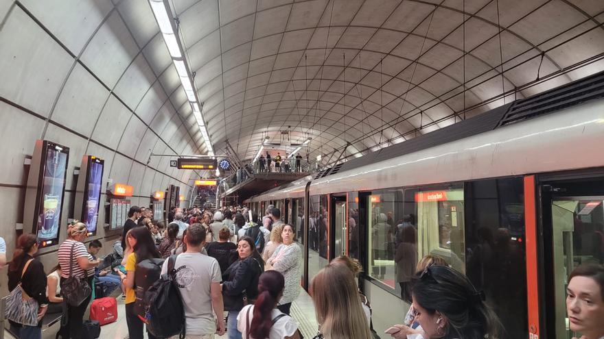 Problemas en Metro Bilbao en hora punta: sin servicio entre Leioa e Indautxu y entre Cruces y San Inazio