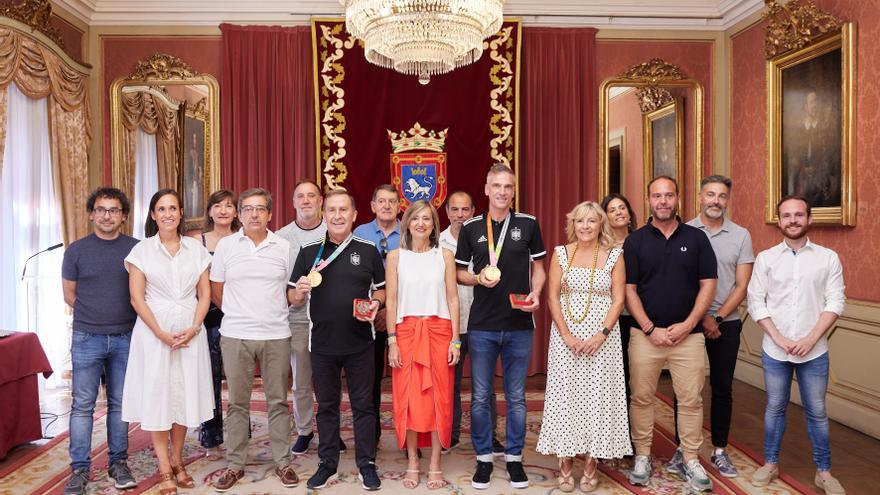 El Ayuntamiento de Pamplona felicita a los tres navarros que han colaborado con la selección española de fútbol femenino