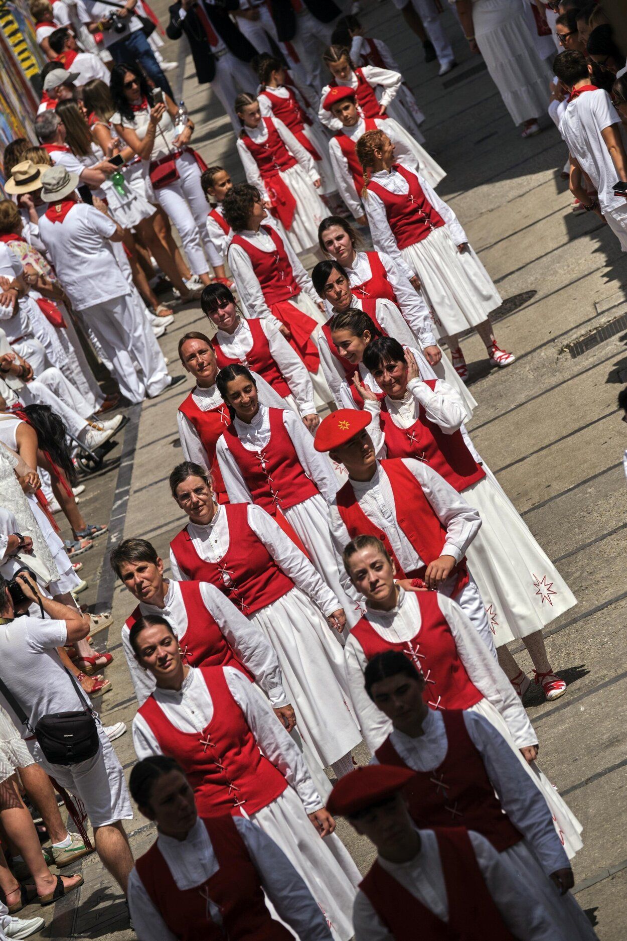 Fotos de la procesión y la pañuelada de este domingo en fiestas de Estella-Lizarra