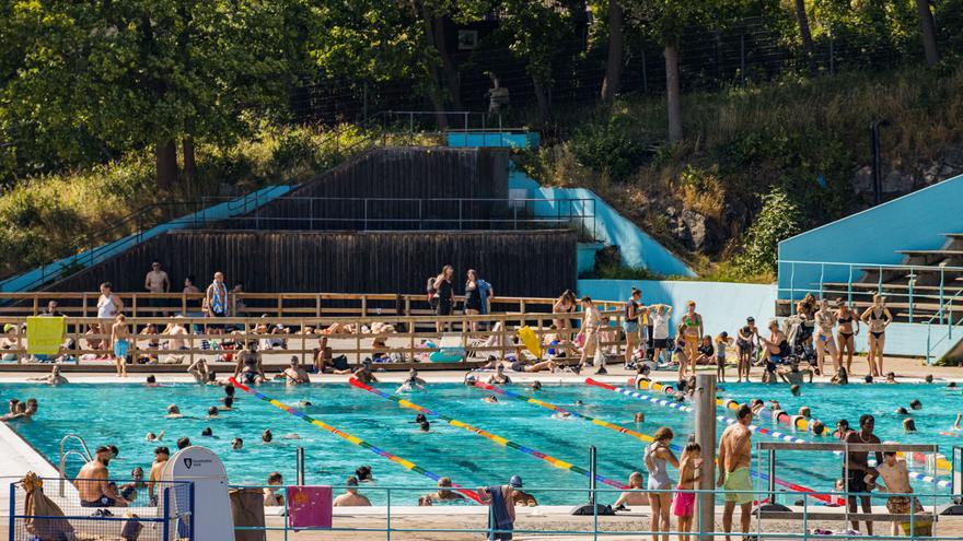 Un ministro belga desata la polémica al recomendar piscina, cerveza y barbacoa en plena ola de calor