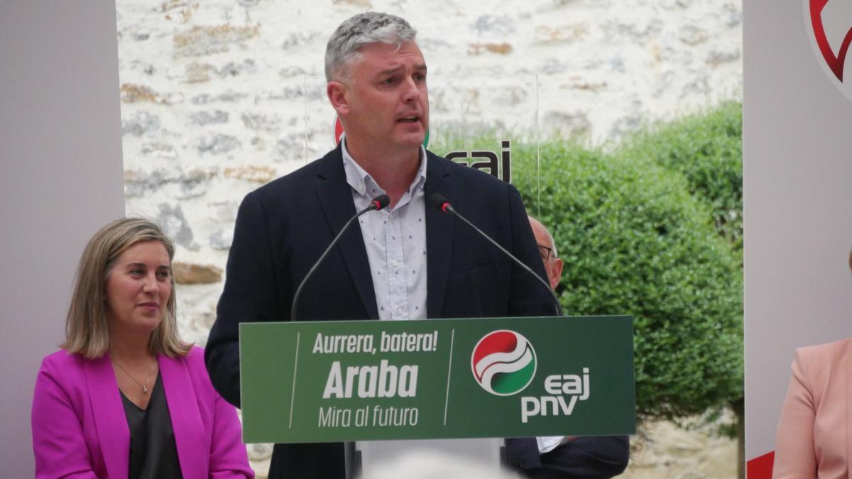 Gentza Alamillo en un mitin de PNV en Amurrio