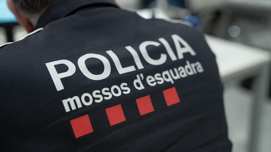 Mossos investiga el hallazgo de un cadáver en el recinto de una iglesia en Montgat (Barcelona)