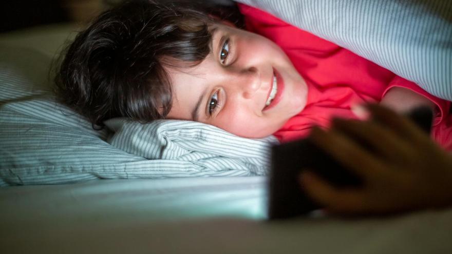 Un estudio relaciona la exposición de niños a pantallas con una toma de decisiones más lenta y ansiedad