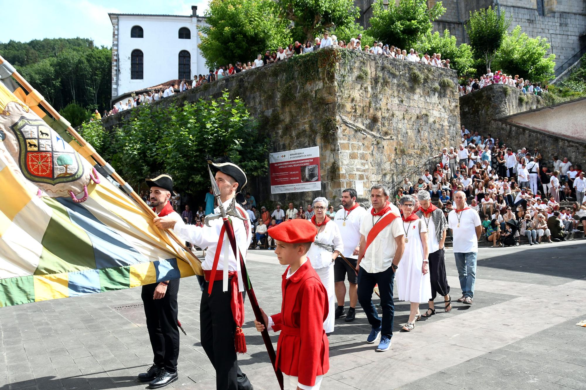 Bera celebra su día grande a ritmo de dantzas