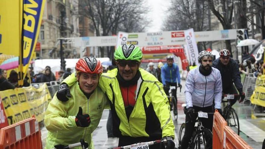 [Fotos:] ¡Búscate aquí! Casi 7.000 ciclistas se enfrentan al mal tiempo