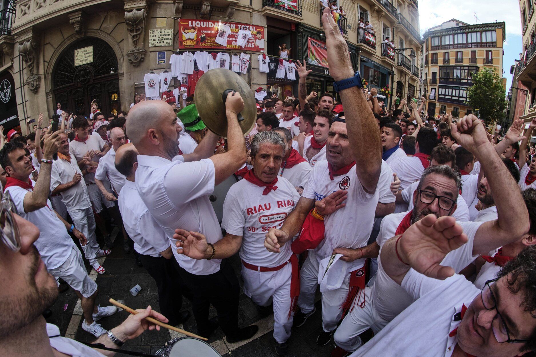 GALERÍA / Pamplona vibra con un multitudinario 'Riau-Riau'