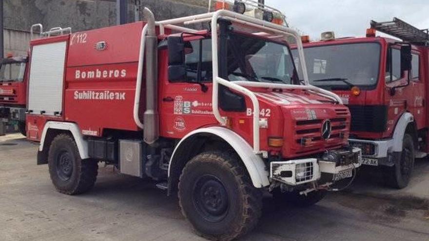Fotografía de archivo de varios camiones aparcados en el parque de Bomberos de Cordovilla.