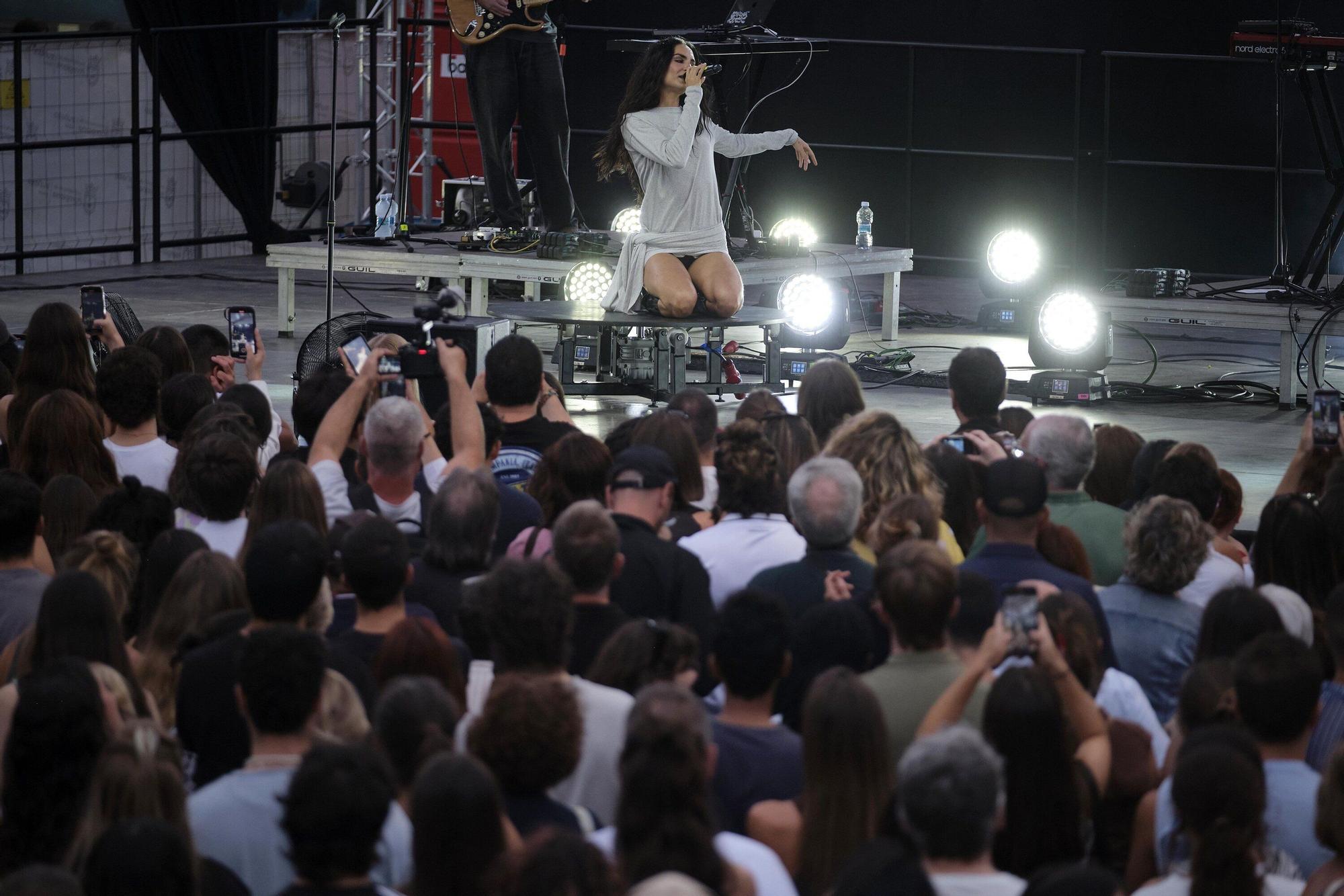 Fotos del concierto de Natalia Lakunza en la plaza del Castillo de Pamplona