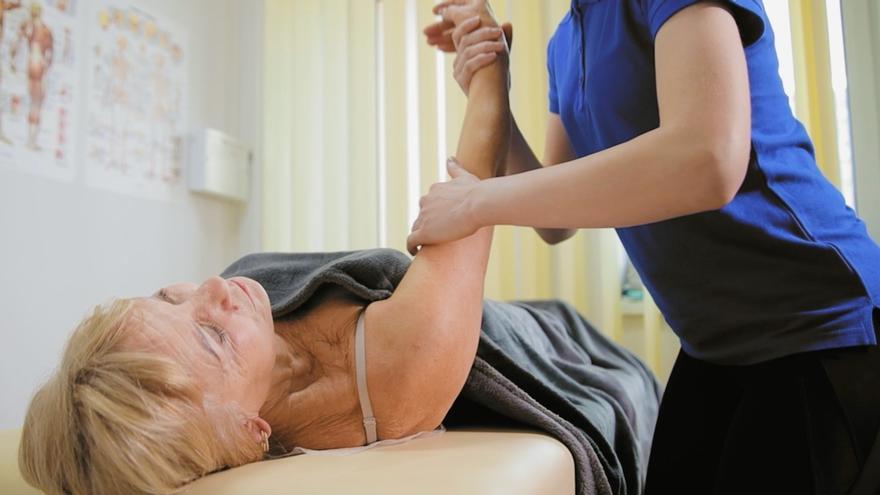 El envejecimiento de la población eleva la necesidad de la fisioterapia paliativa