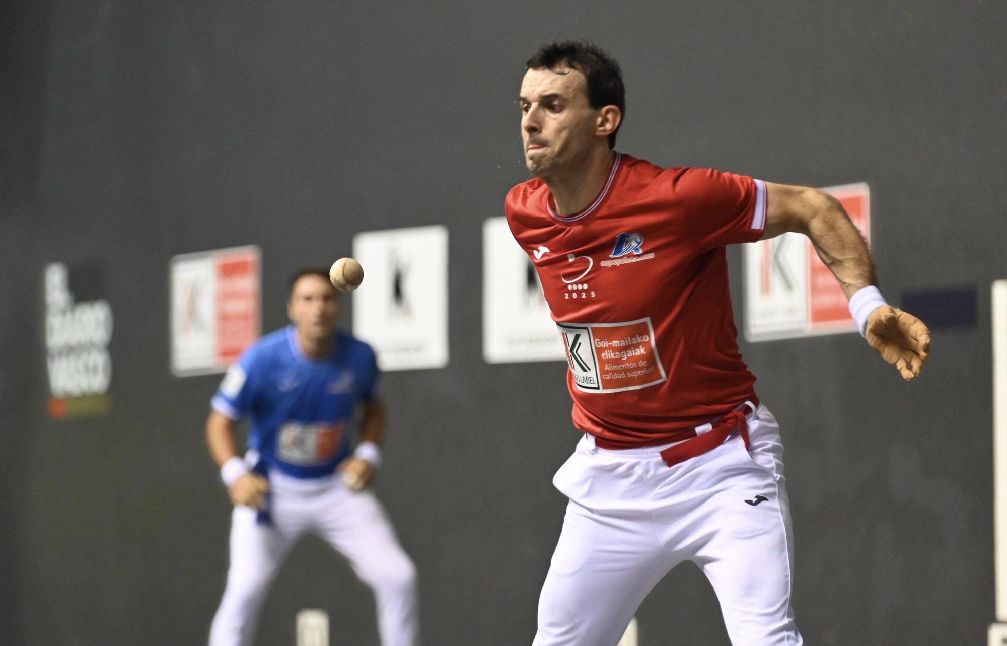 Peio Etxeberria, finalista del Cuatro y Medio por tercera vez consecutiva después de ganar a Altuna III en el Atano III de Donostia.