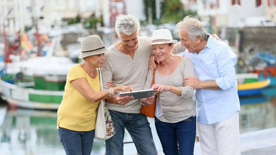 Viajes del Imserso: ¿quién puede ir de acompañante aunque no tenga la edad? La Seguridad Social responde