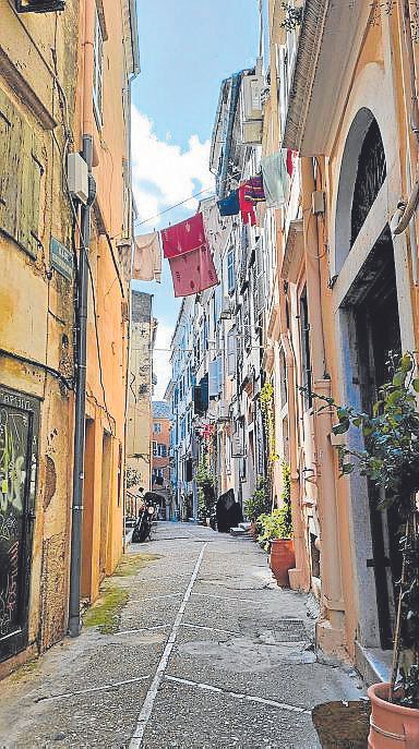 Nikiforou Theotoki kalea, hiriko bihotzean.