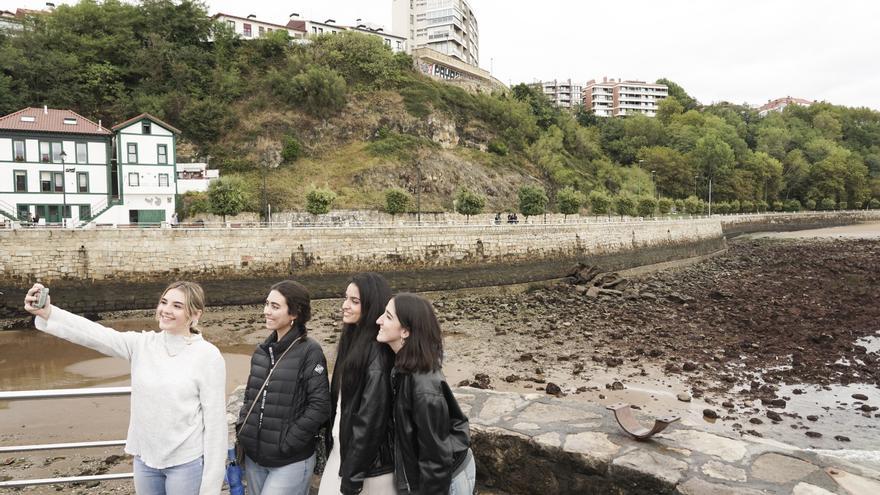 Las mareas vivas dejan una llamativa estampa en Bizkaia