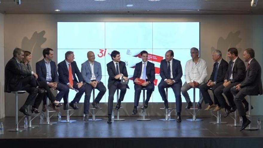 Unai Rementeria e Imanol Pradales, ayer, durante la presentación del programa 3i, junto a directivos de                                    las empresas que han recibido las ayudas.