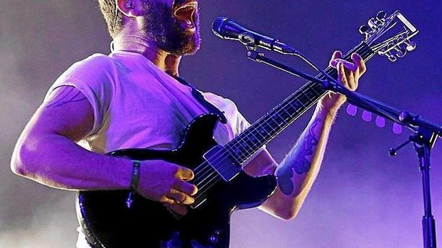 Un momento de la actuación de Foals.