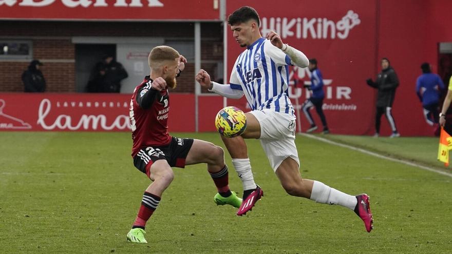 Javi López alcanza los 50 partidos con el Alavés