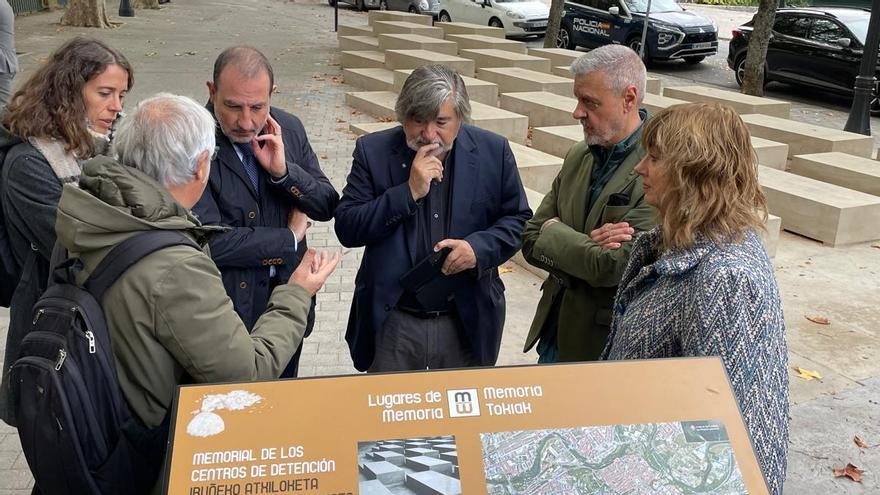 Visita al Memorial sobre centros de detención en Pamplona.