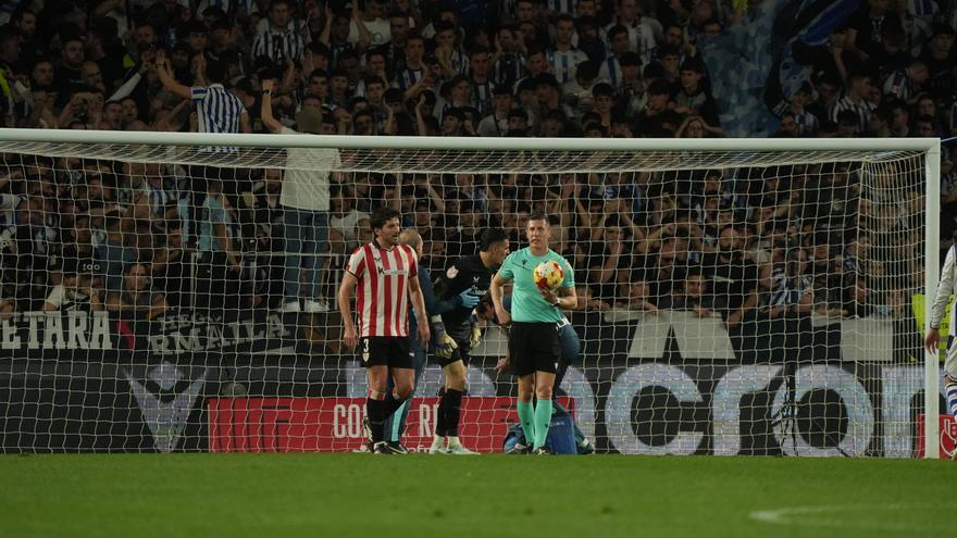 El audio del VAR en el penalti de Galarreta: "Quiero ver si el agarrón impide rematar"