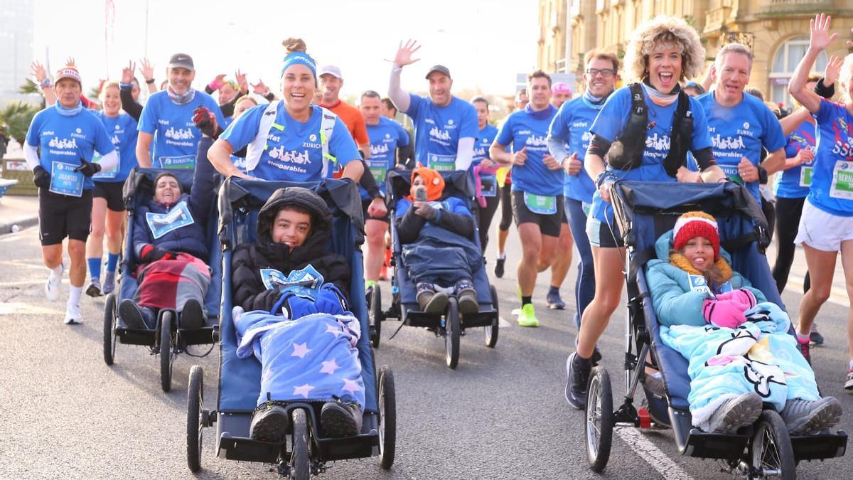 Corredores solidarios participarán en el maratón con cuatro niños en silla de ruedas