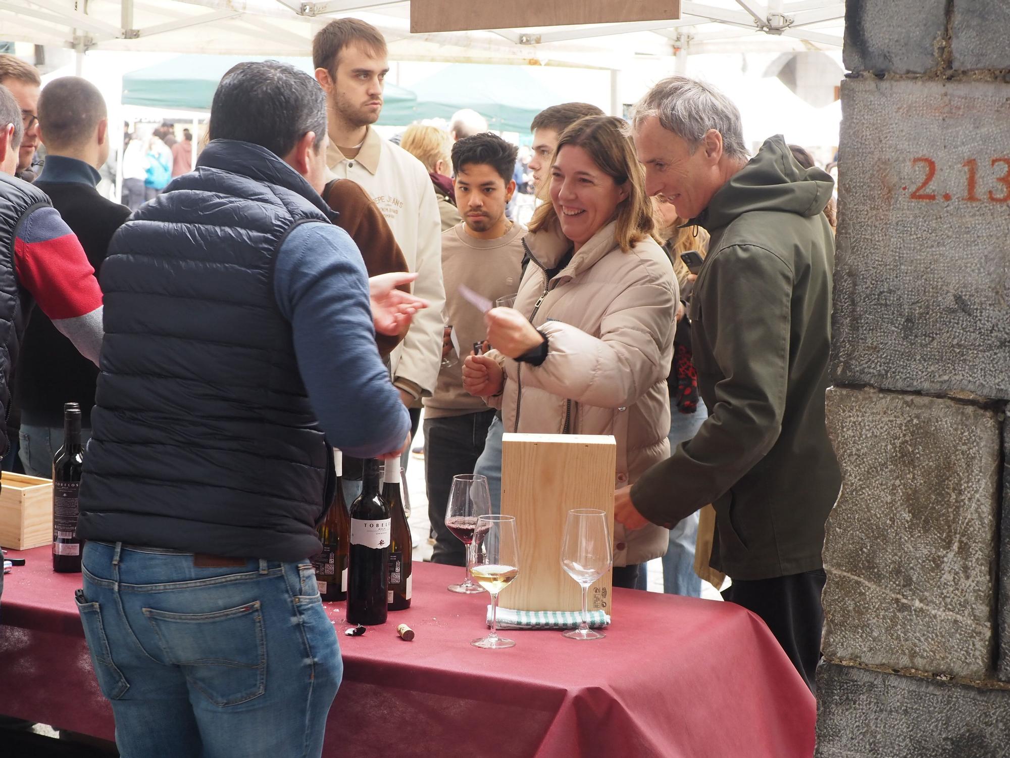 Vino y chorizo, fórmula imbatible contra el mal tiempo en Azpeitia