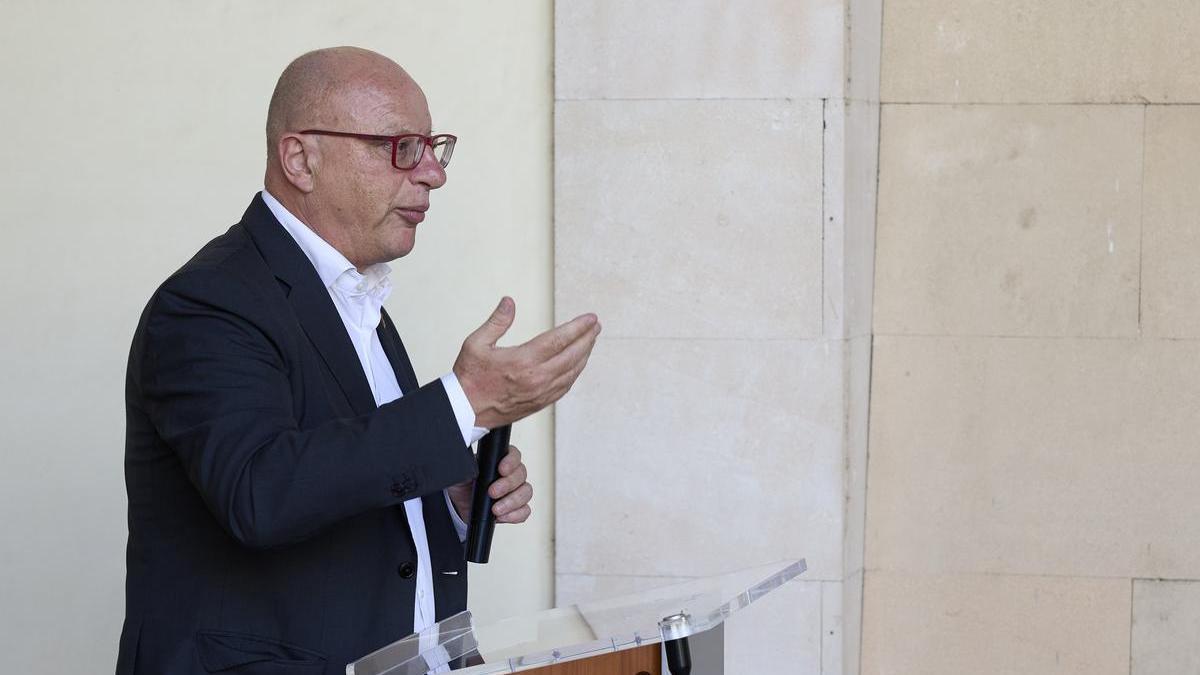 El consejero de Educación, Carlos Gimeno