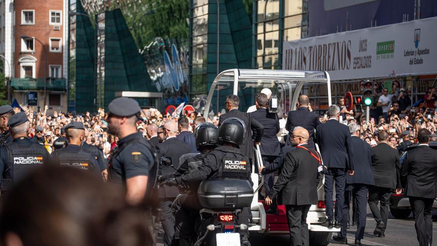 Herido un policía municipal en Madrid tras ser embestido cuando escoltaba a la comitiva del Papa