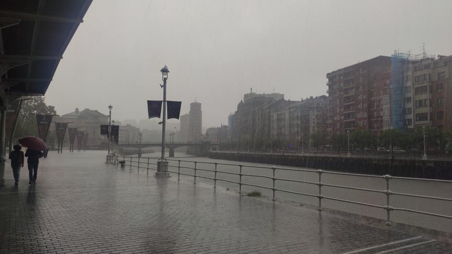 Alertan de la llegada de tormenta con granizo a Bizkaia