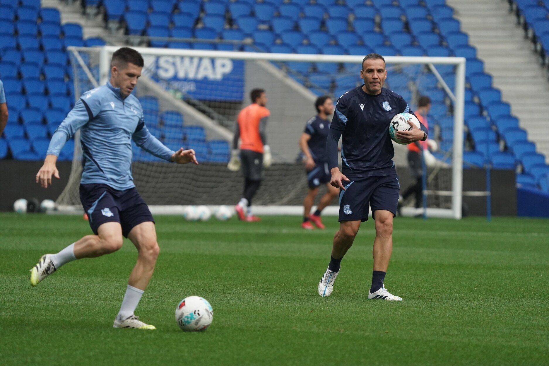 El entrenamiento de la Real a puerta abierta en Anoeta, en imágenes