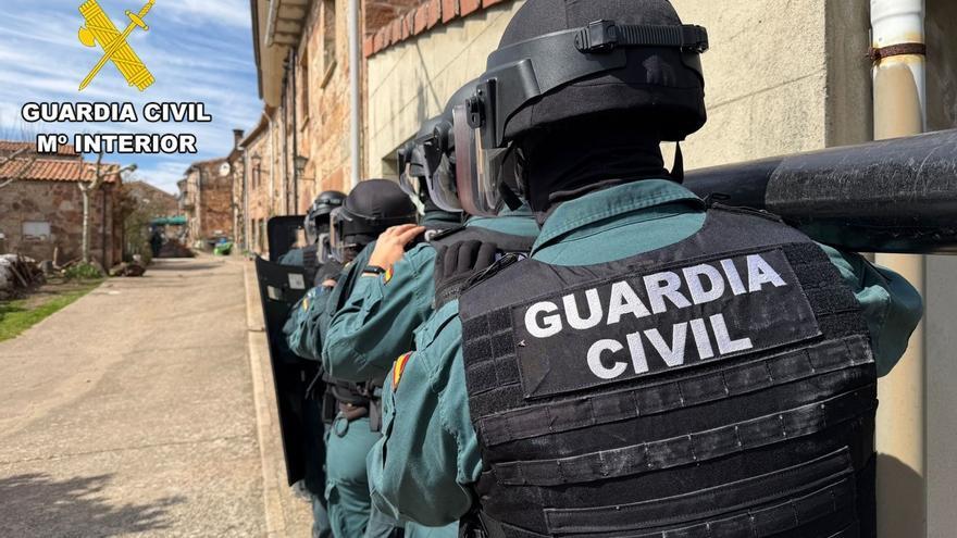 La Guardia Civil detiene al hombre atrincherado en Burgos tras secuestrar a un taxista
