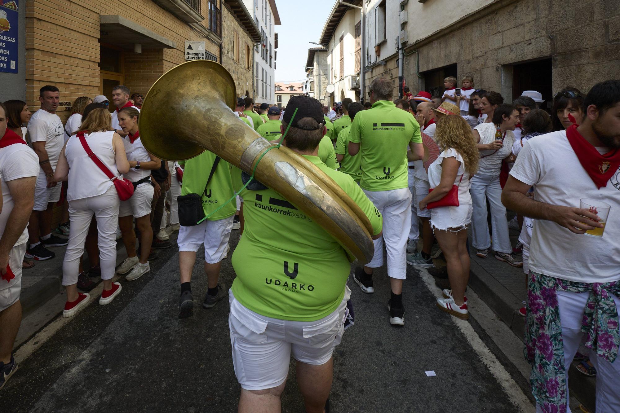 Fotos del chupinazo de fiestas de Aoiz 2025
