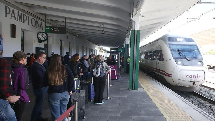 Renfe modifica y realiza ajustes en los horarios entre Madrid y Navarra