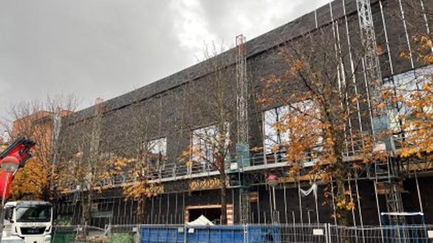 Las obras del centro cívico Judimendi afrontan la colocación de la nueva fachada ventilada que recubrirá el edificio