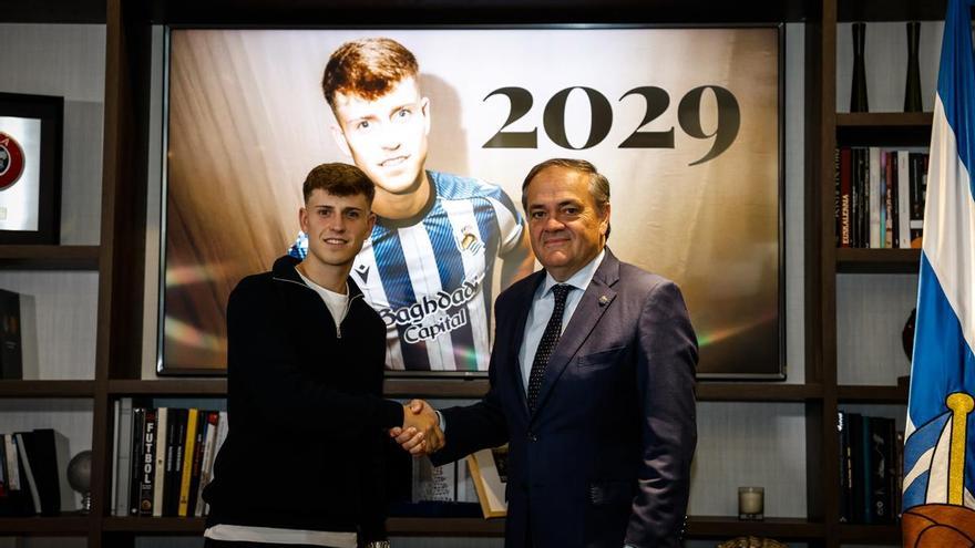 El lateral navarro Iñaki Rupérez renueva con la Real Sociedad hasta 2029