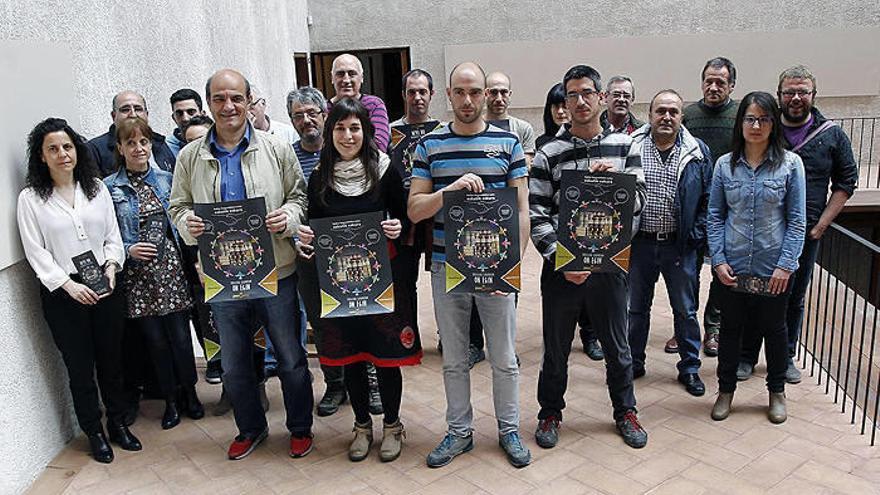 Representantes de AEK, Sortzen, la Federación de Ikastolas y los productores participantes en Errigora.