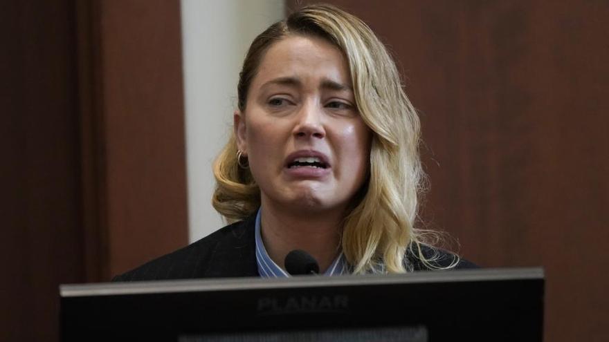 Amber Heard rompió a llorar en varias ocasiones durante su testimonio.