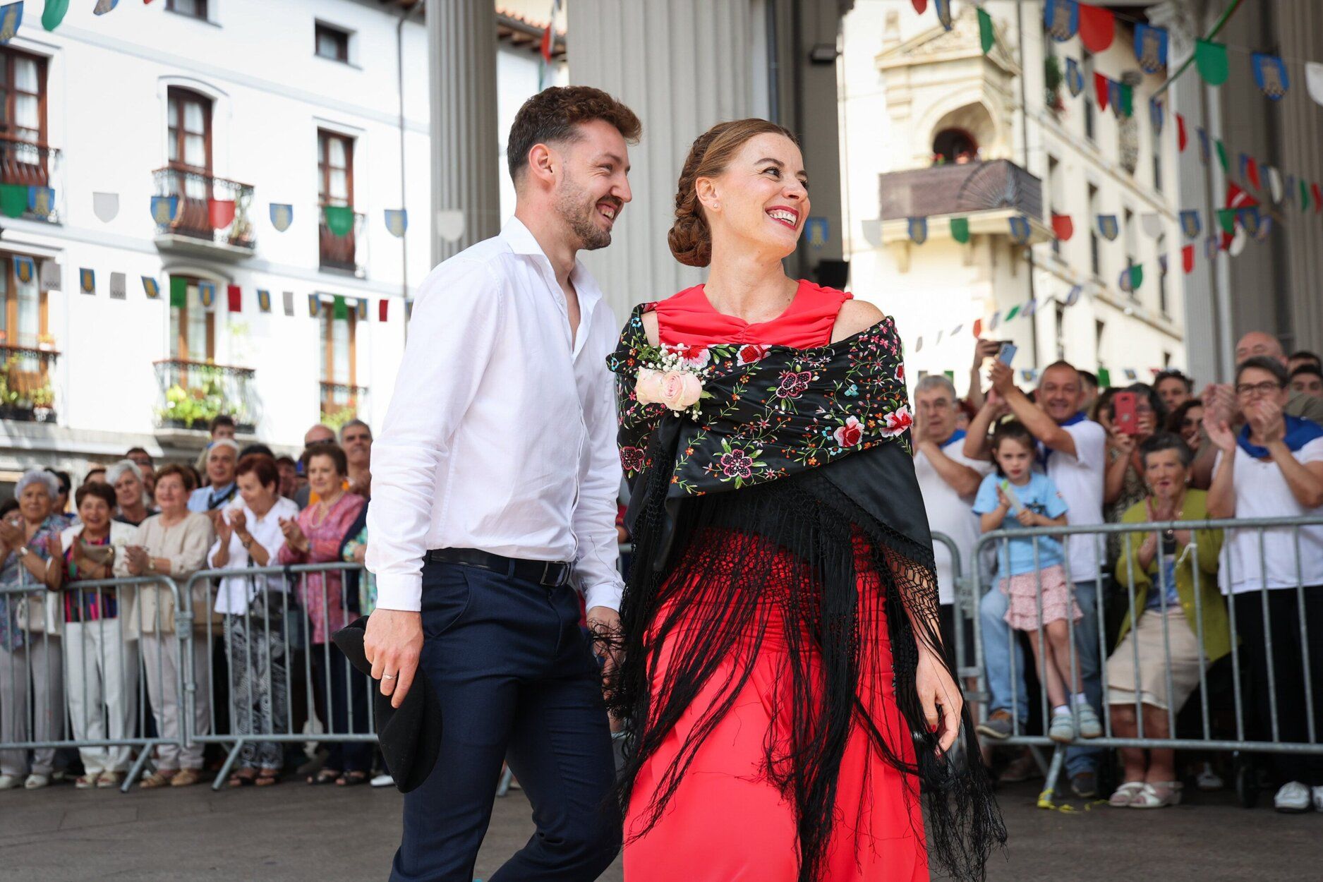 Emoción en Ordizia con el baile de los Santaneros