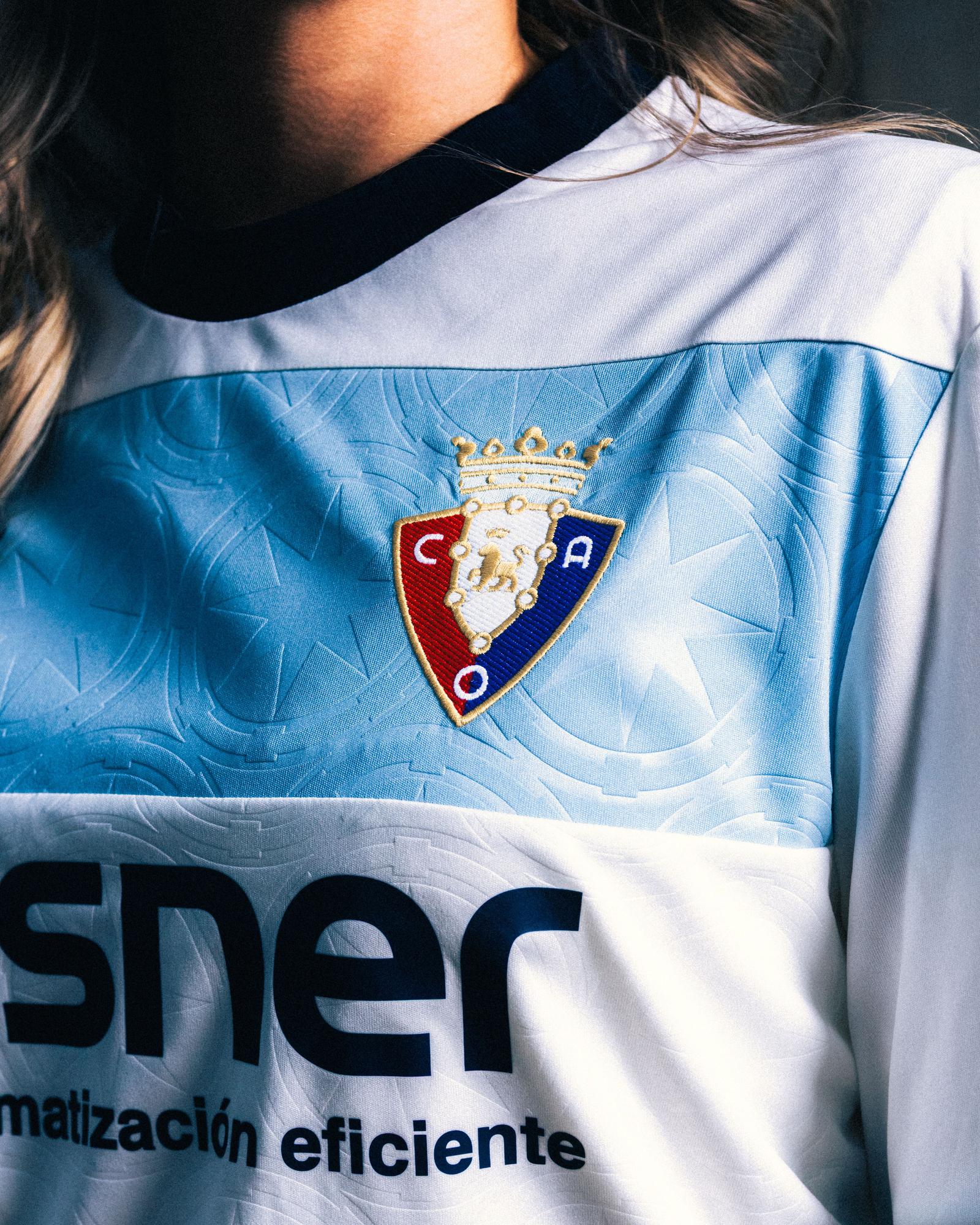 Fotos de la segunda equipación de Osasuna para la temporada 2026/2027