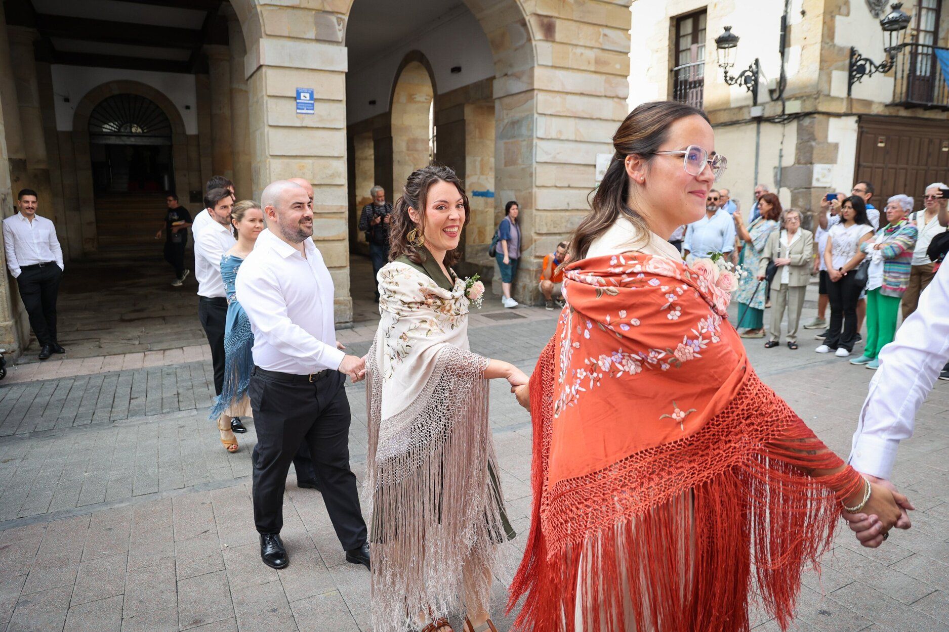 Emoción en Ordizia con el baile de los Santaneros