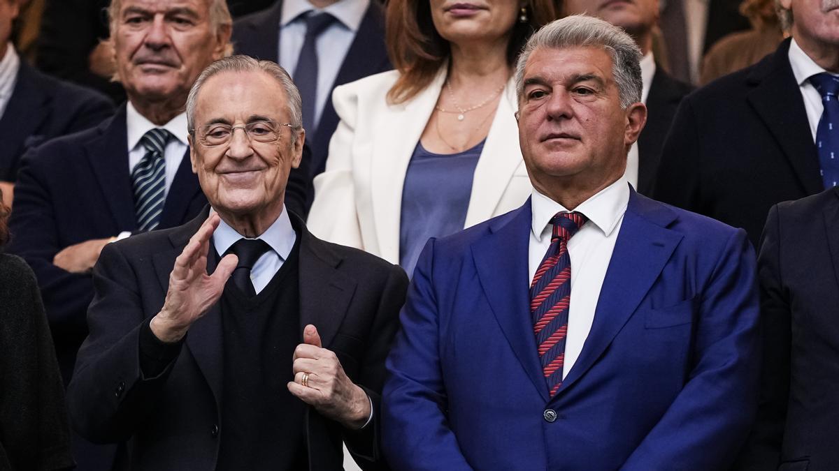 Imagen de Florentino Pérez y Joan Laporta en el palco.