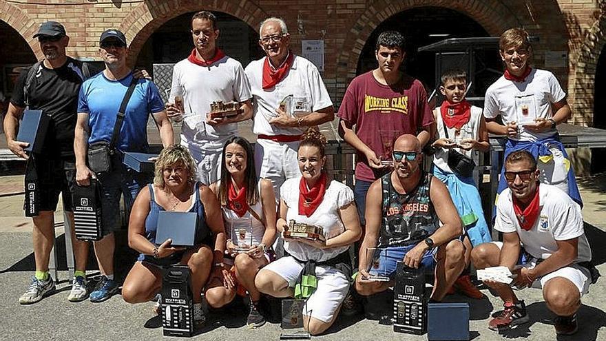 Todos los que subieron al podio posaron tras la entrega de trofeos.