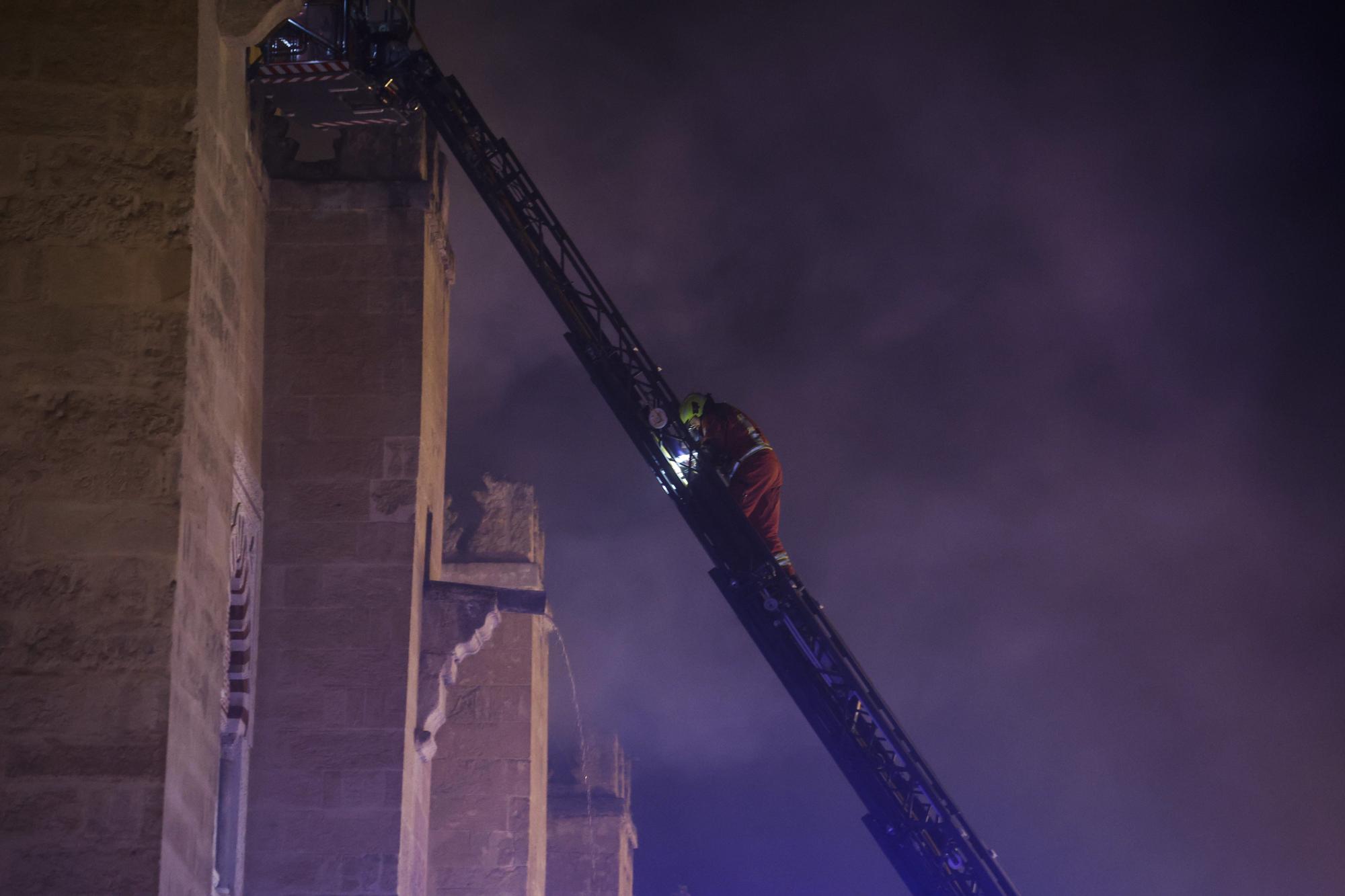 Extinguido completamente el incendio de la Mezquita de Córdoba, que abrirá este sábado