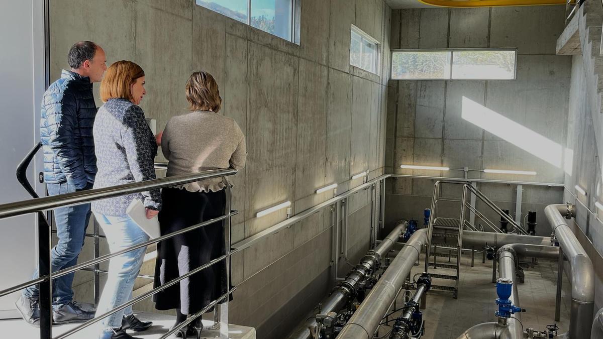 Igor Enparan, Cristina Laborda y Leire Zubitur visitaron el depósito de Errandonea. Igor Enparan, Cristina Laborda y Leire Zubitur visitaron el depósito de Errandonea.