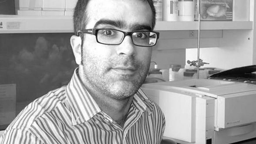 Eduardo Huarte, en el laboratorio donde trabaja en Estados Unidos.