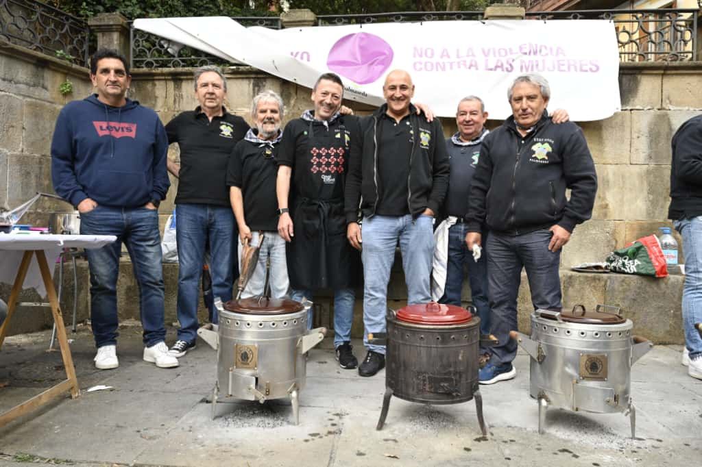 Las putxeras humean en Balmaseda en homenaje al tren de La Robla